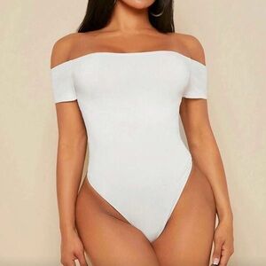 Off Shoulder Solid
Women Outfit Black Bodysuit